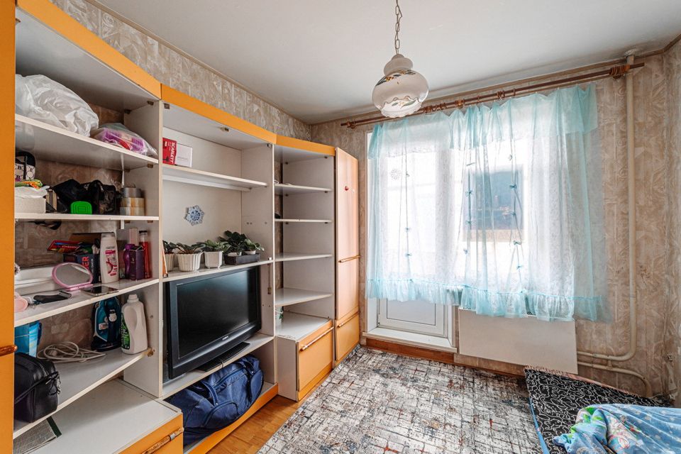 Продаётся 4-комнатная квартира, 62.7 м²