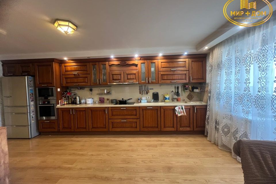 Продаётся 3-комнатная квартира, 120 м²