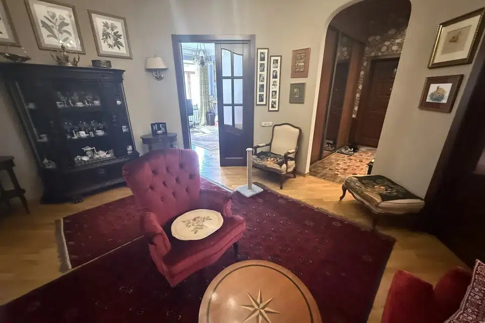 Продаётся 4-комнатная квартира, 140 м²