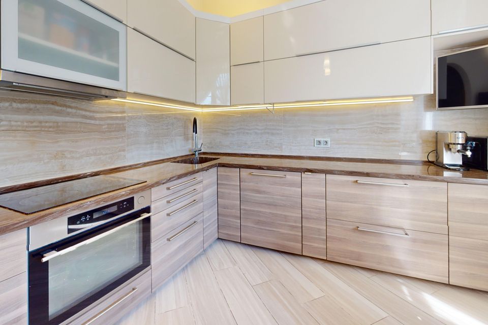 Продаётся 3-комнатная квартира, 116 м²