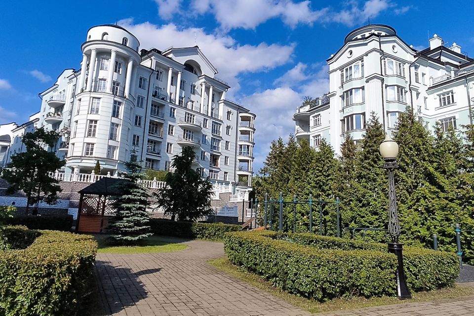 Продаётся 3-комнатная квартира, 144.6 м²