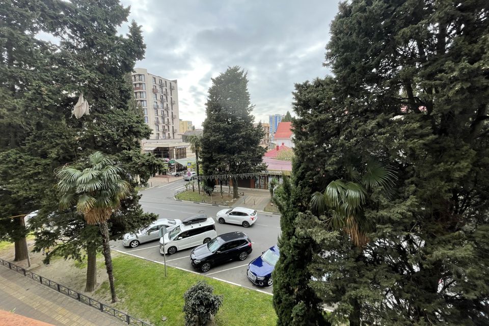 Продаётся 1-комнатная квартира, 124.7 м²