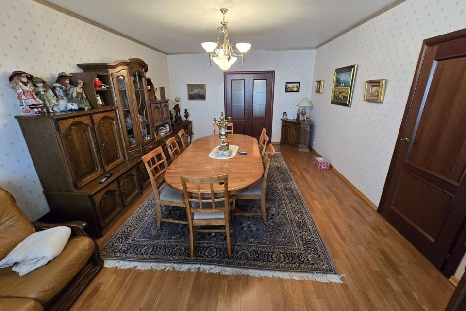 Продаётся 4-комнатная квартира, 157.2 м²