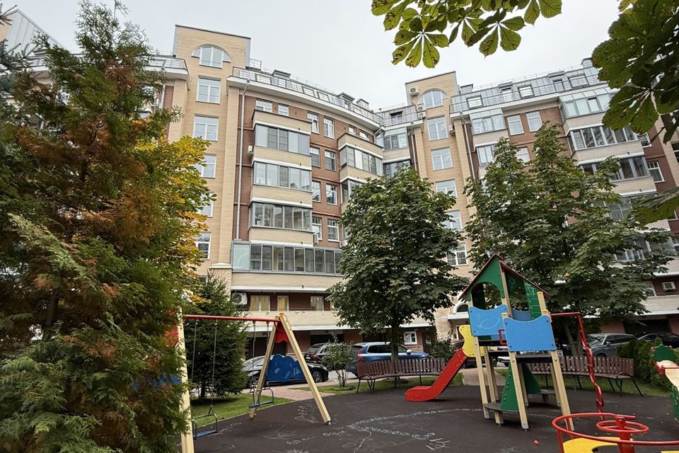 Продаётся 4-комнатная квартира, 166.3 м²