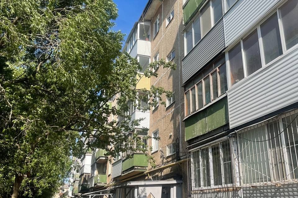 Продаётся 4-комнатная квартира, 62.5 м²