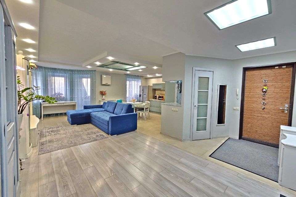 Продаётся 4-комнатная квартира, 112 м²