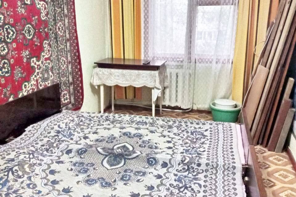 Продаётся 4-комнатная квартира, 65 м²
