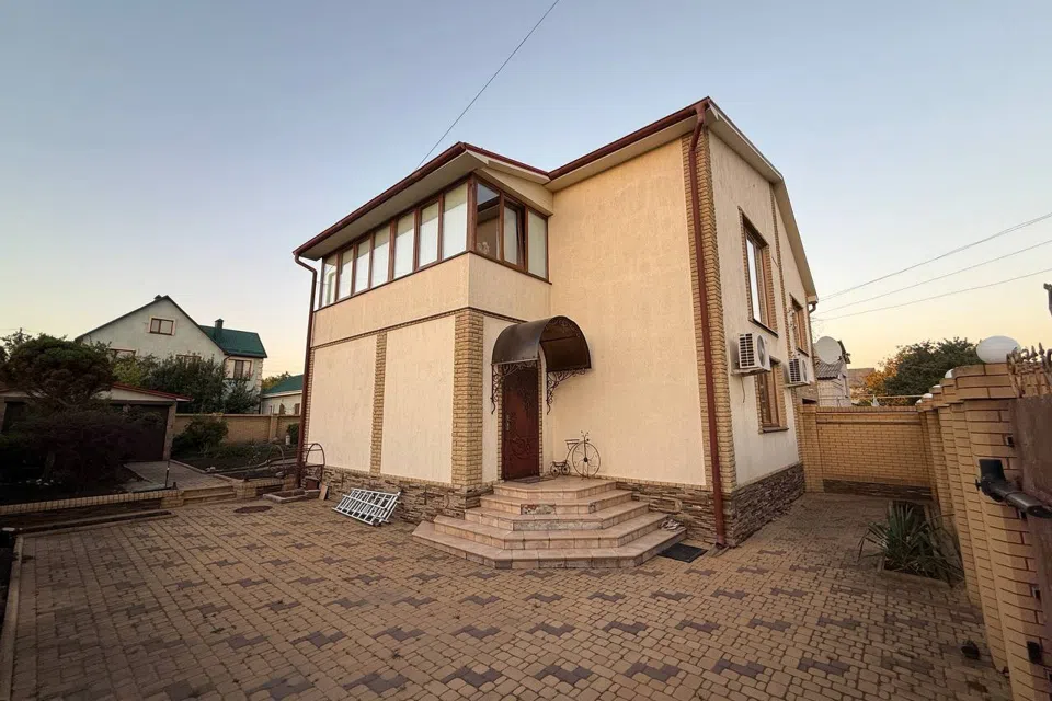 Продаётся 2-этажный дом, 210 м²
