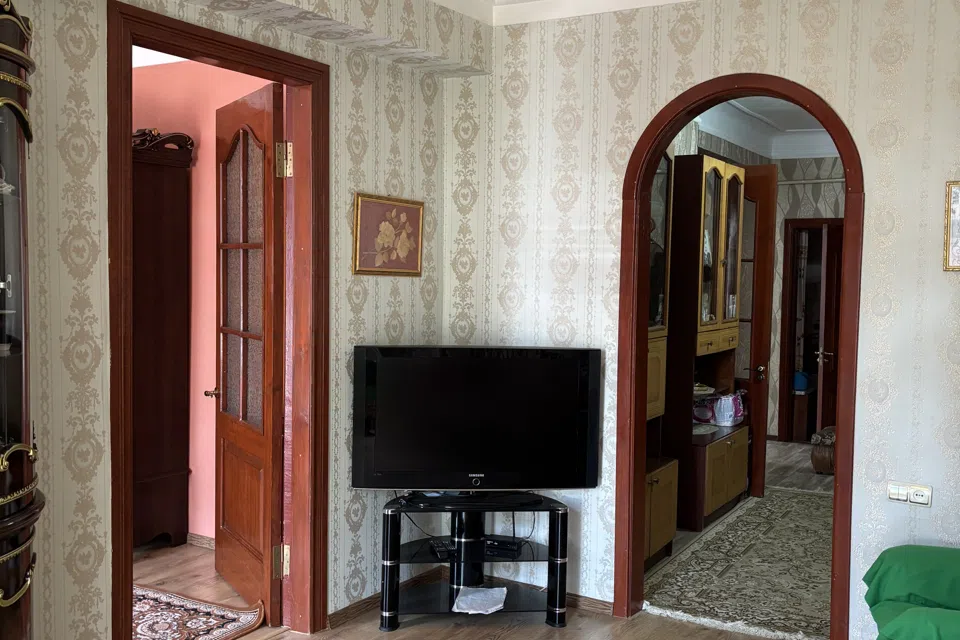 Продаётся 3-комнатная квартира, 636 м²