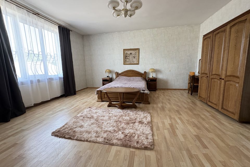 Продаётся 3-этажный дом, 570 м²