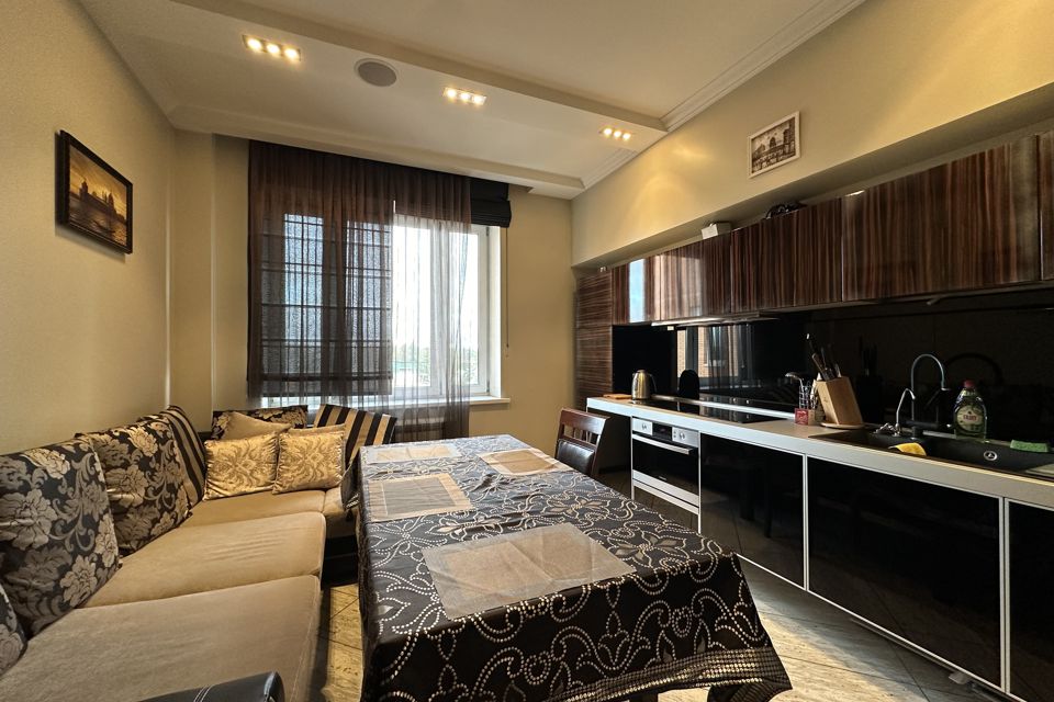 Продаётся 2-комнатная квартира, 82 м²