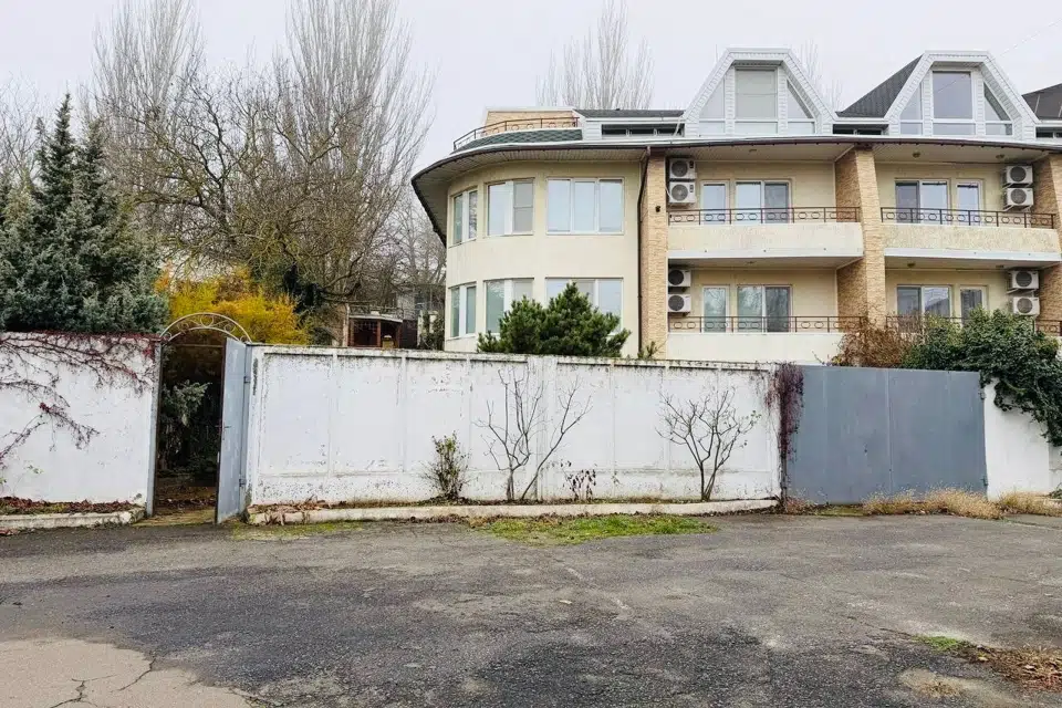 Продаётся 3-этажный дом, 380.3 м²