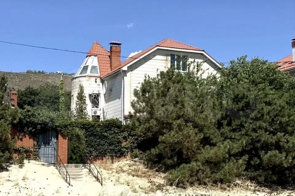 Продаётся 4-этажный дом, 488 м²