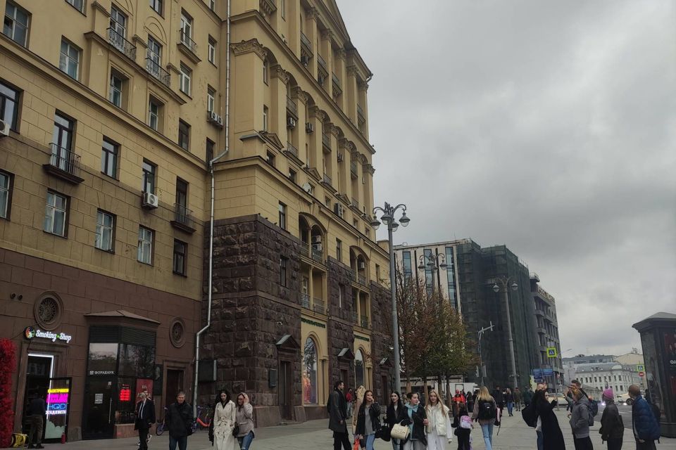 Продаётся 4-комнатная квартира, 106.9 м²