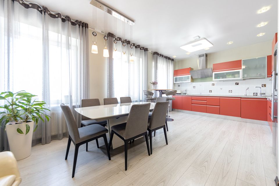 Продаётся 5-комнатная квартира, 248.3 м²