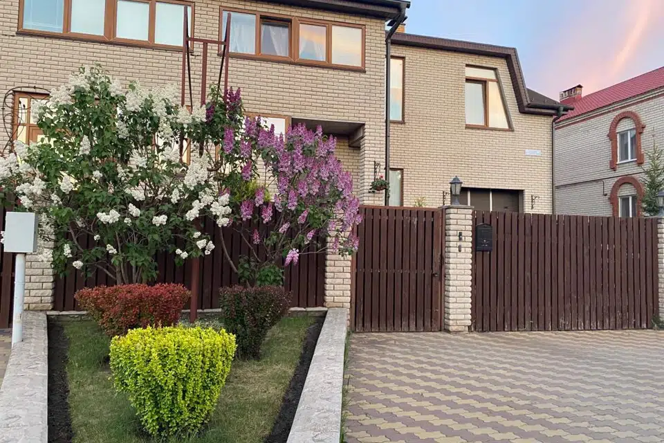 Продаётся 3-этажный дом, 357 м²