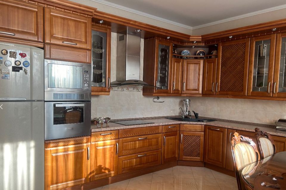 Продаётся 3-комнатная квартира, 130 м²