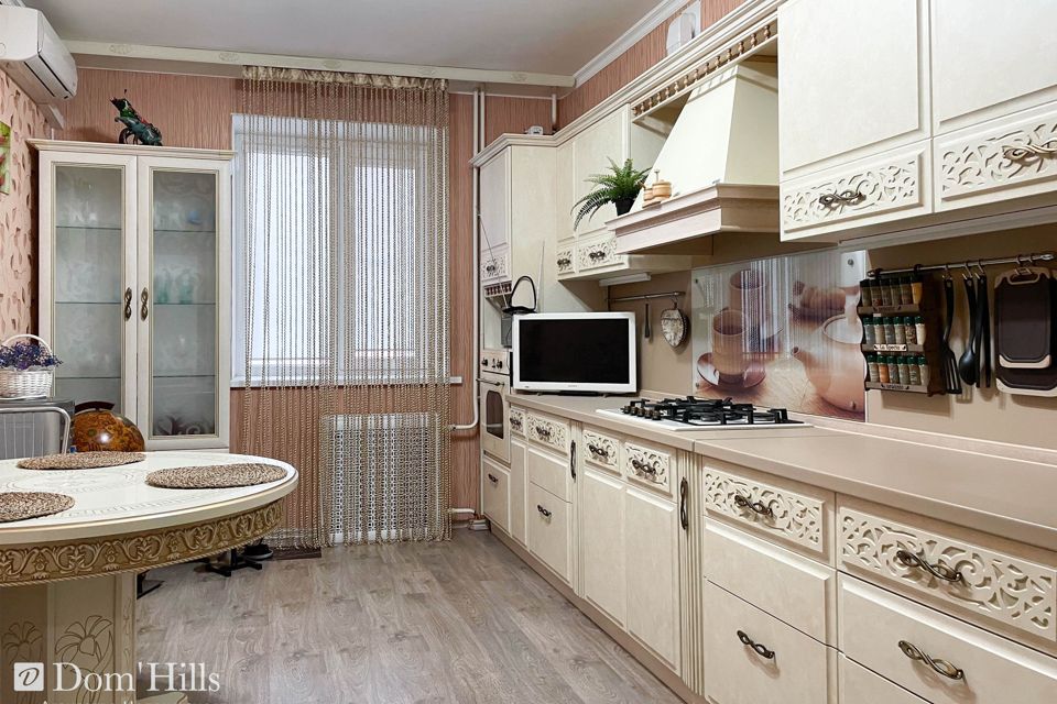 Продаётся 1-комнатная квартира, 61 м²