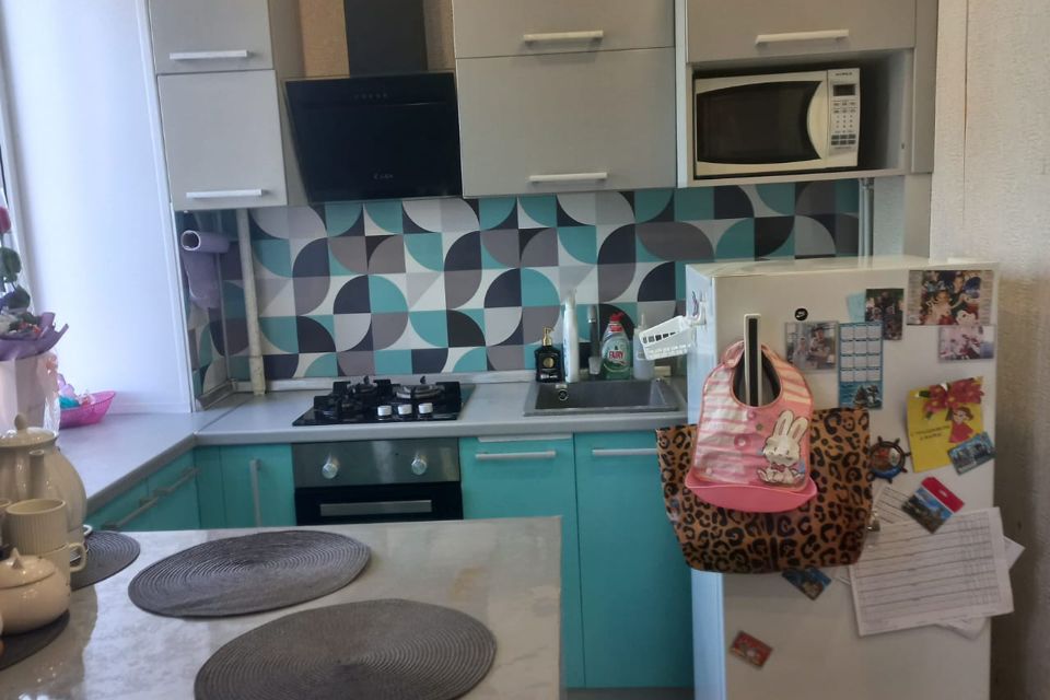 Продаётся 3-комнатная квартира, 40.3 м²