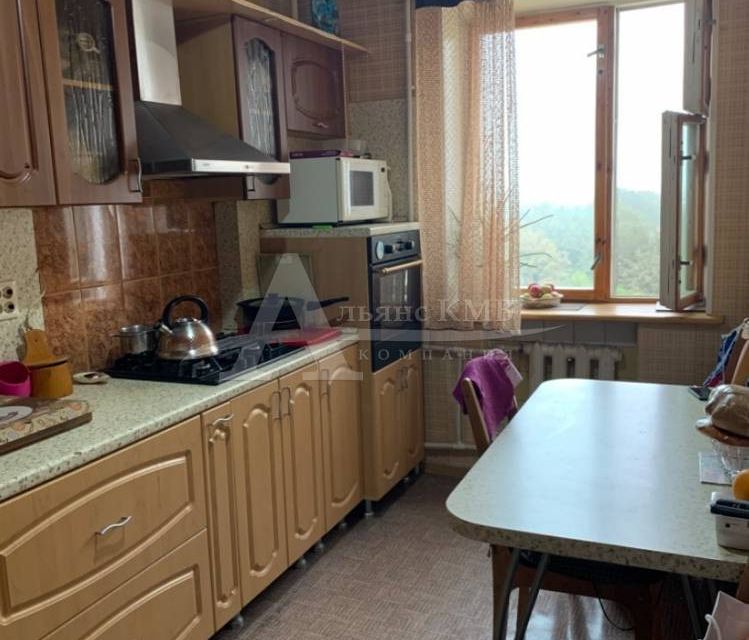 Продаётся 4-комнатная квартира, 75 м²