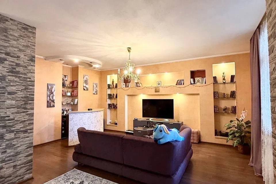 Продаётся 3-комнатная квартира, 119.2 м²