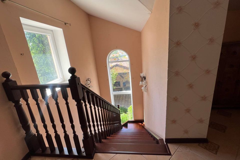 Продаётся 2-этажный дом, 329 м²