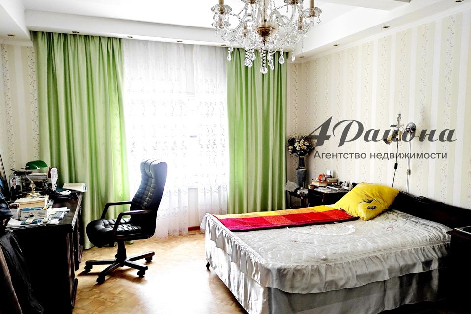 Продаётся 3-этажный дом, 400 м²