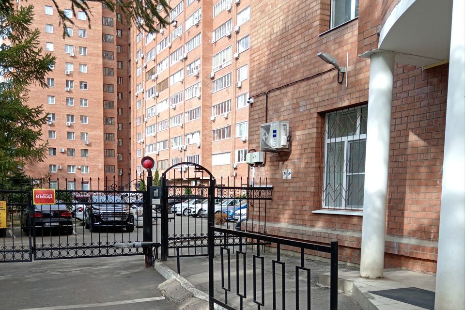 Продаётся 3-комнатная квартира, 105.6 м²