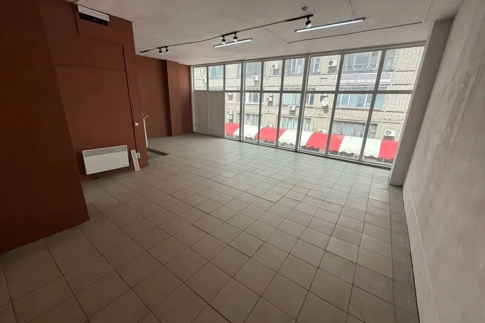 Продаётся торговое помещение, 310 м²