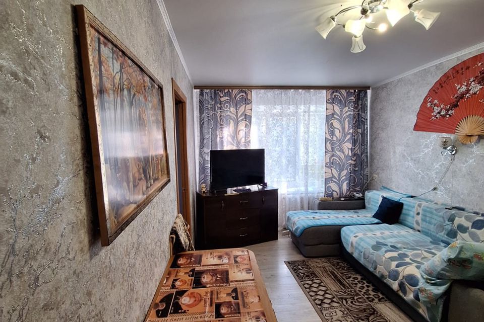 Продаётся 4-комнатная квартира, 61.9 м²