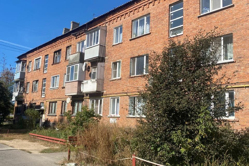 Продаётся комната в 5-комн. квартире, 12.8 м²