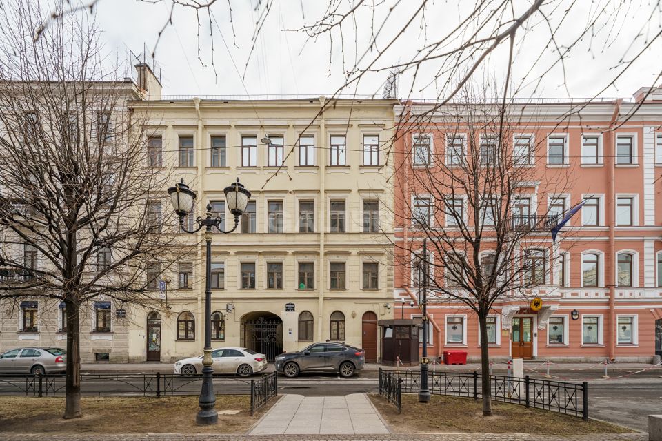 Продаётся 4-комнатная квартира, 109.9 м²