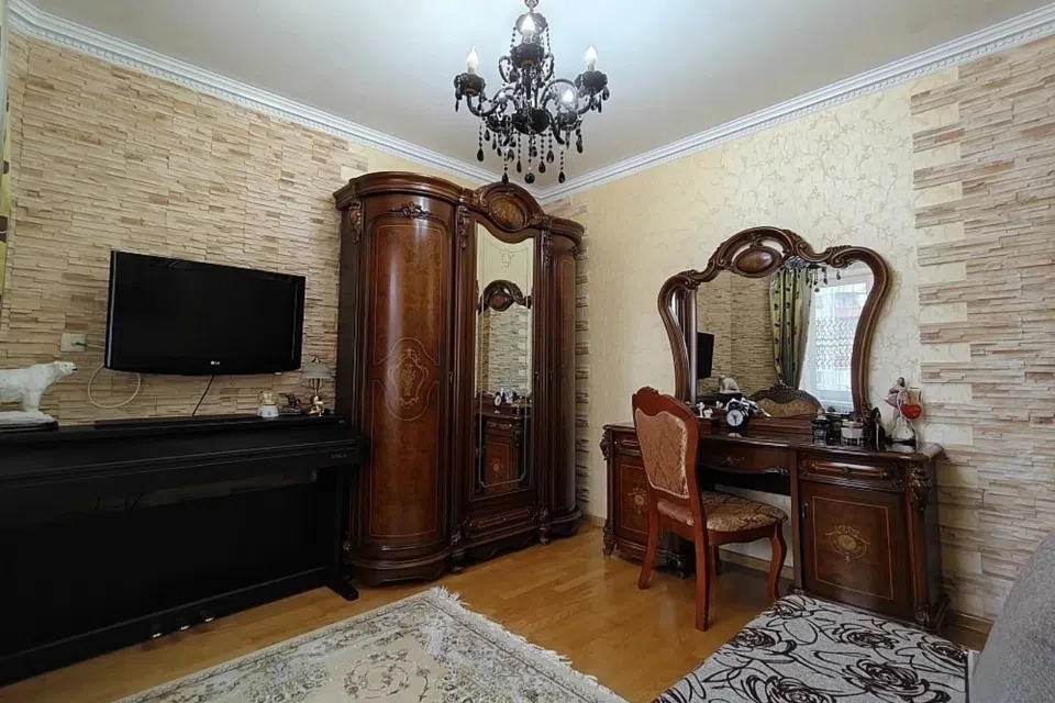 Продаётся 4-комнатная квартира, 90 м²