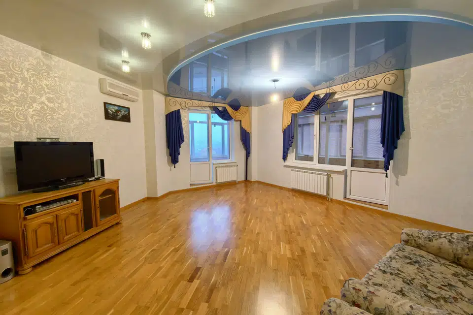 Продаётся 3-комнатная квартира, 130.4 м²