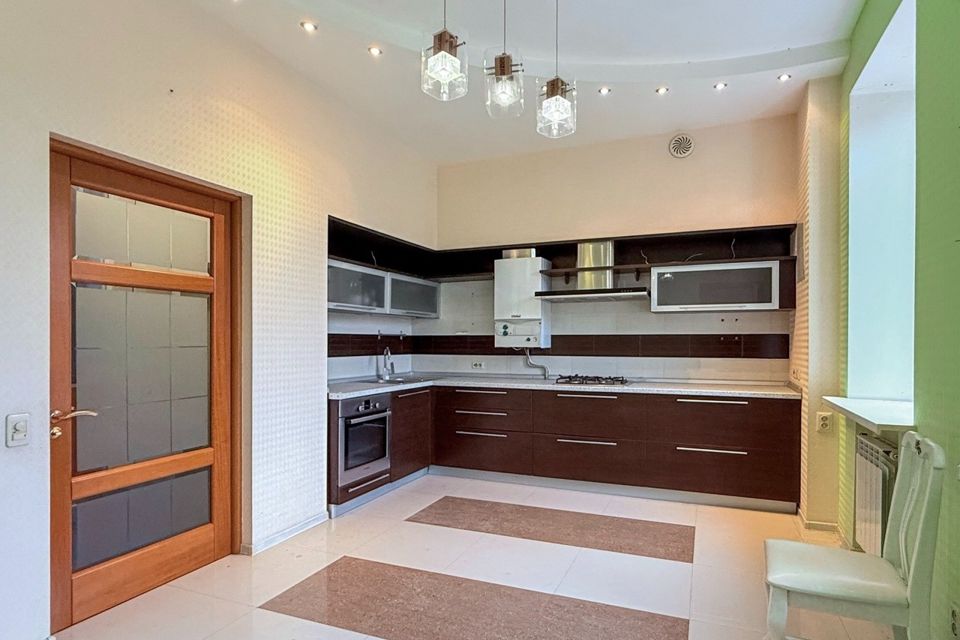 Продаётся 4-комнатная квартира, 146 м²
