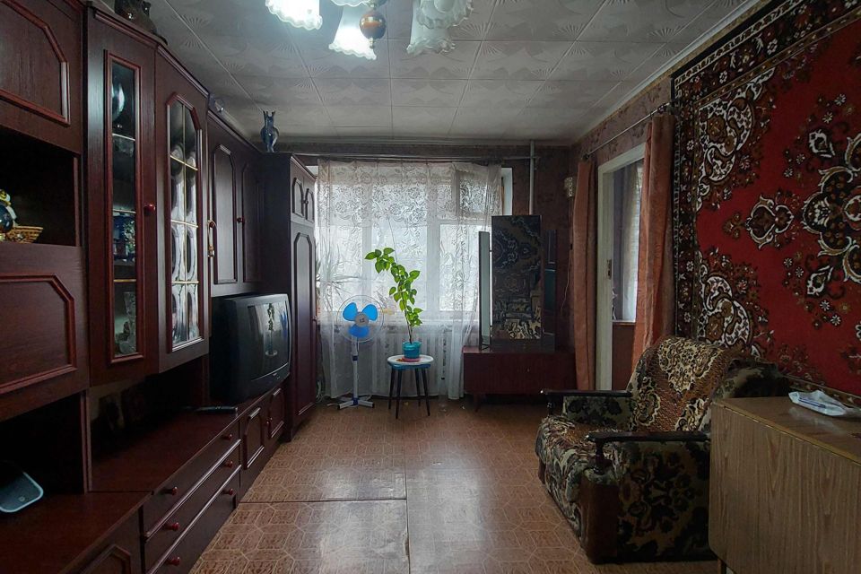 Продаётся 4-комнатная квартира, 61.8 м²