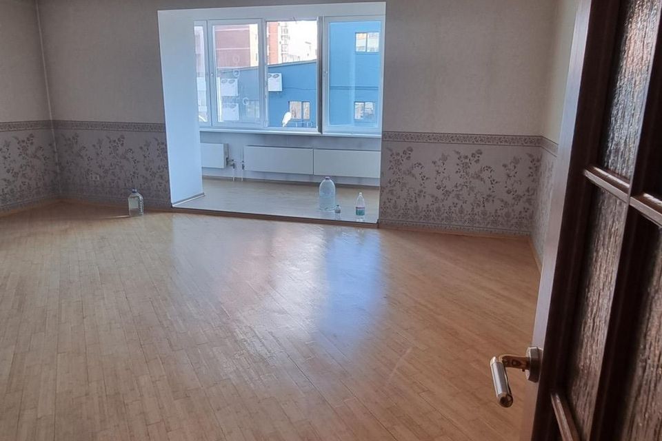 Продаётся 3-комнатная квартира, 102.1 м²