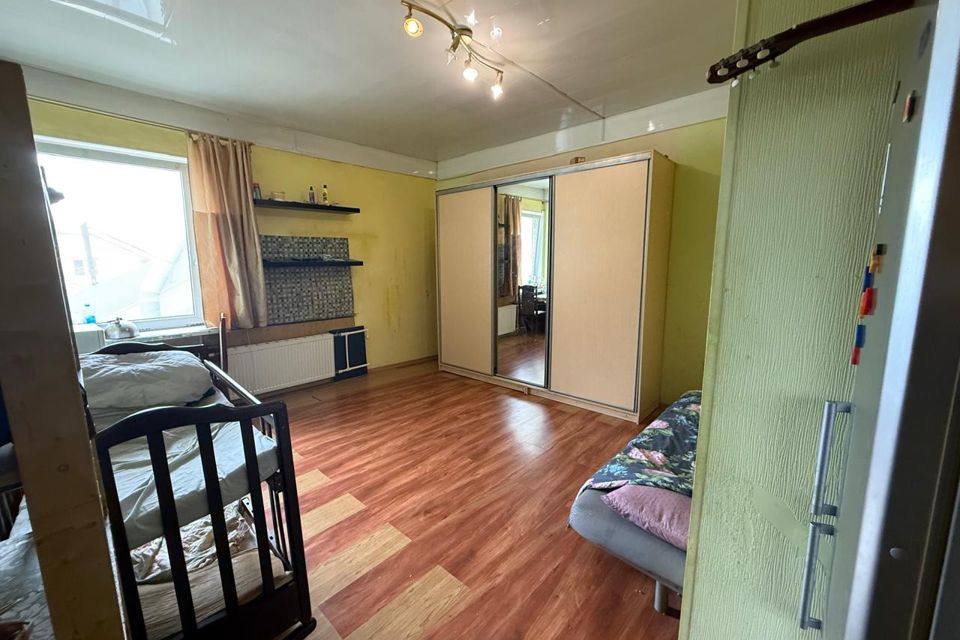 Продаётся 4-комнатная квартира, 137 м²
