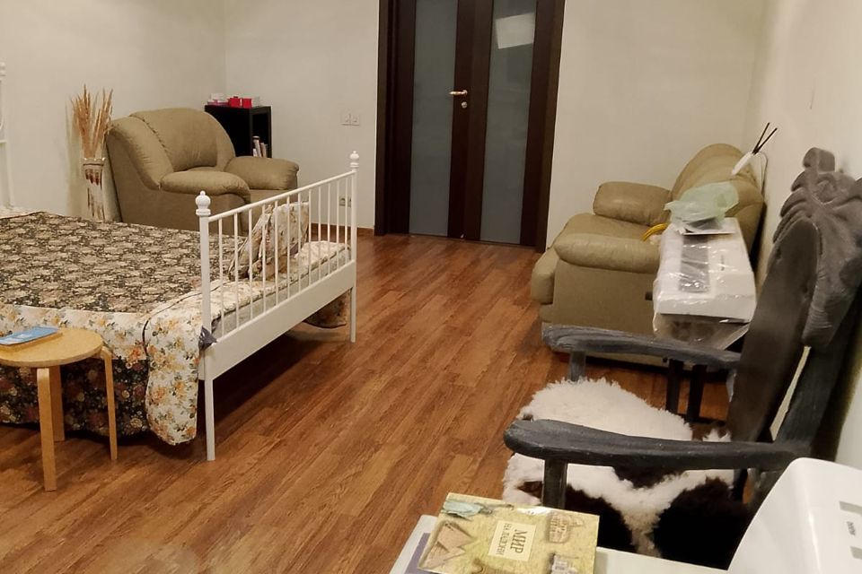 Продаётся 3-комнатная квартира, 135 м²