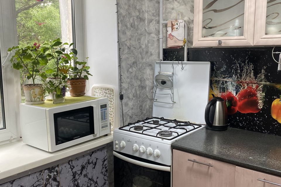 Продаётся 3-комнатная квартира, 40.9 м²