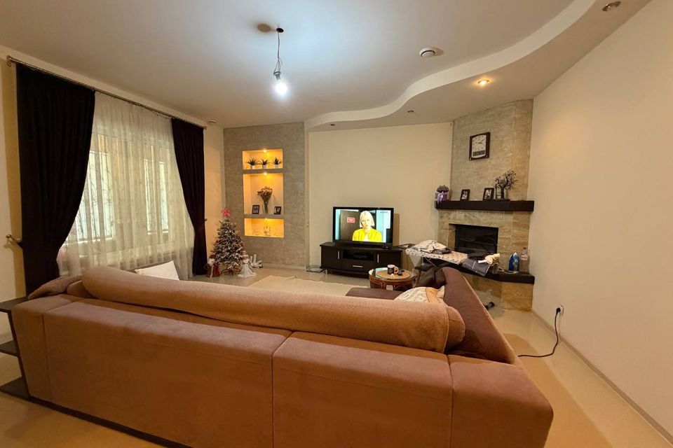 Продаётся 2-этажный дом, 200 м²