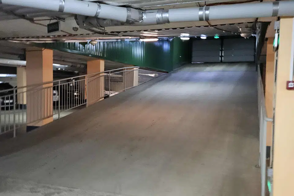 Сдаётся машиноместо, 15 м²