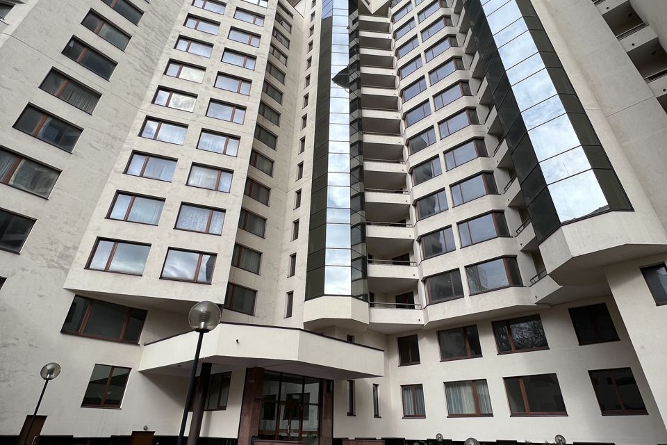 Продаётся 3-комнатная квартира, 112.1 м²