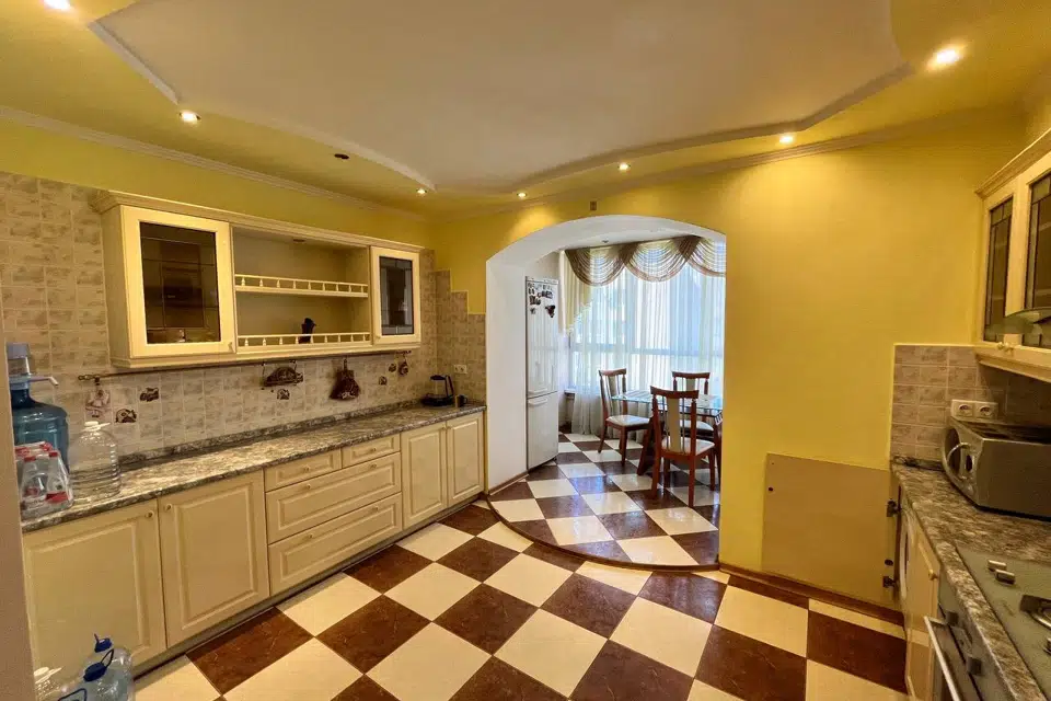 Продаётся 3-комнатная квартира, 120 м²