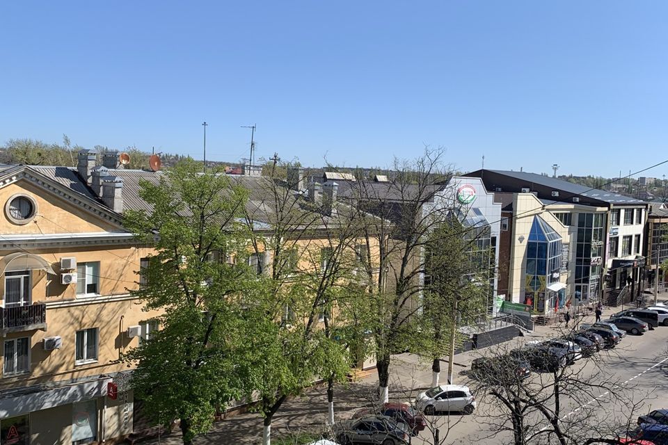 Продаётся 3-комнатная квартира, 57 м²