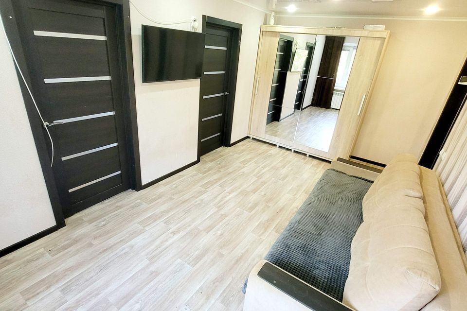 Продаётся 4-комнатная квартира, 61.3 м²