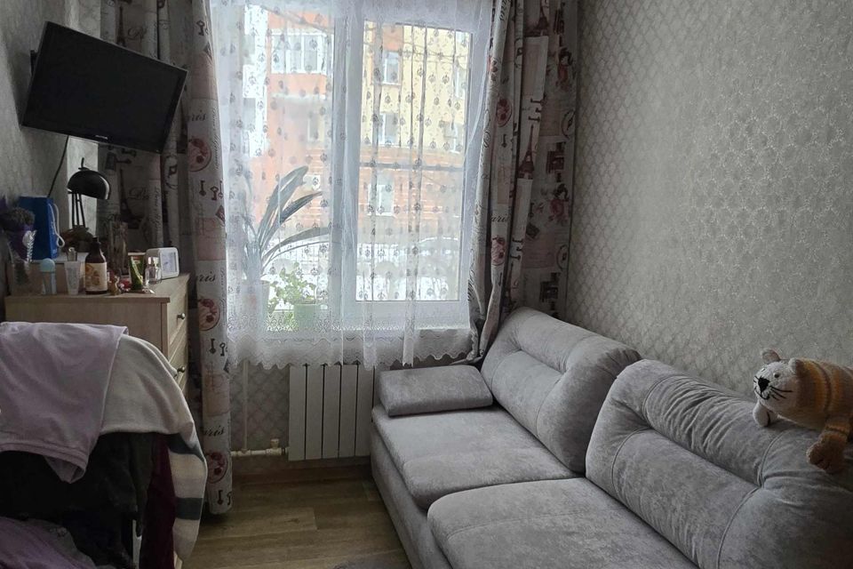 Продаётся 4-комнатная квартира, 49.1 м²