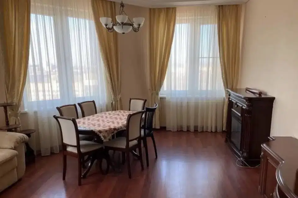 Продаётся 4-комнатная квартира, 124.9 м²