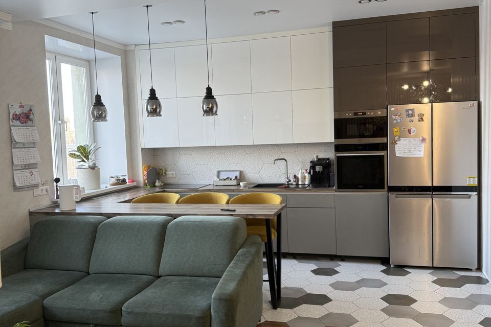 Продаётся 3-комнатная квартира, 136.6 м²