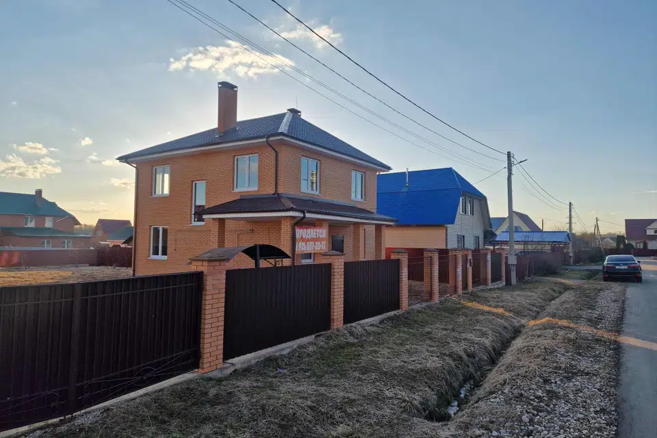 Продаётся 2-этажный дом, 140 м²